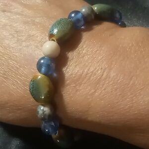 Porcelain & glass beaded bracelet expandable with clasp that is adjustable